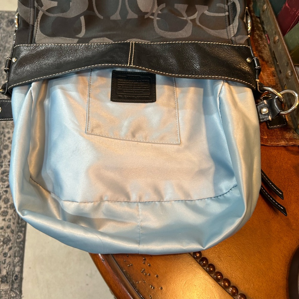 Coach Signature Zoe Hobo EUC - Picture 7 of 12